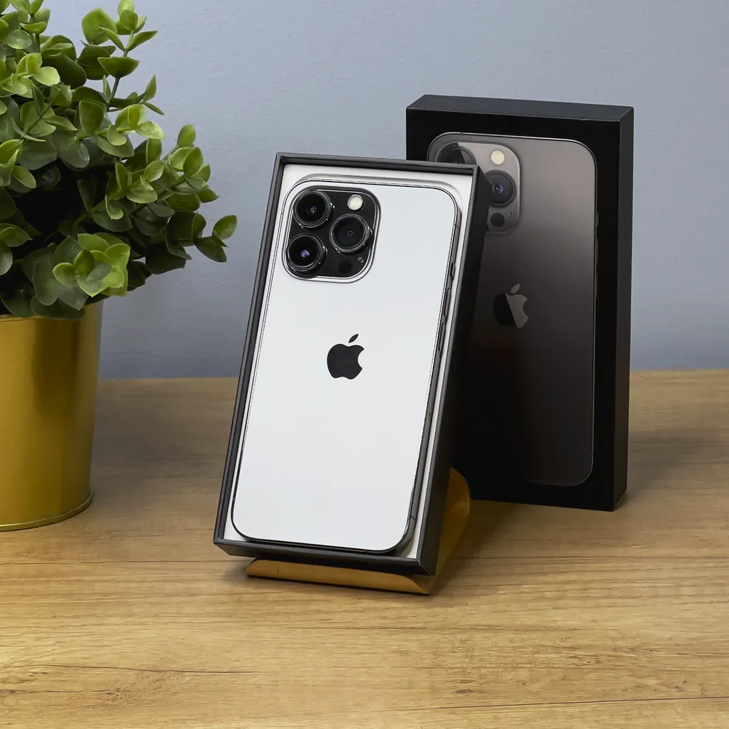 apple-iphone-13-pro-space-grey-11